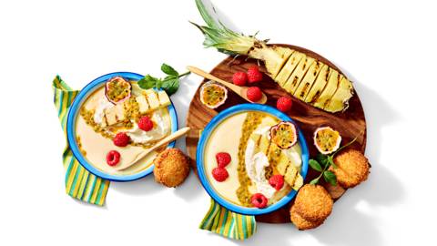 Pinacovlada flip met gegrilde ananas, passievrucht en huisgemaakte kokosmakroon