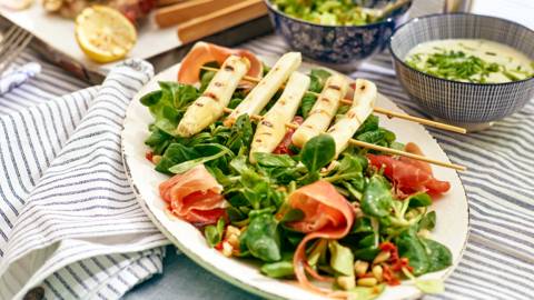 Salade met gegrilde asperges