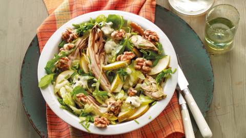 Salade van gegrilde witlof met rucola en Roquefortdressing