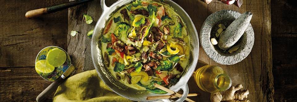 Thaise eendenwok met groene curry