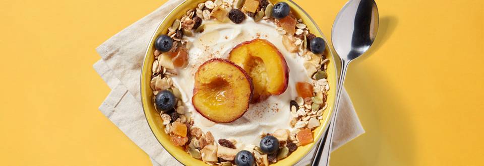 Paasontbijt | Yoghurt bowl met geroosterde nectarine