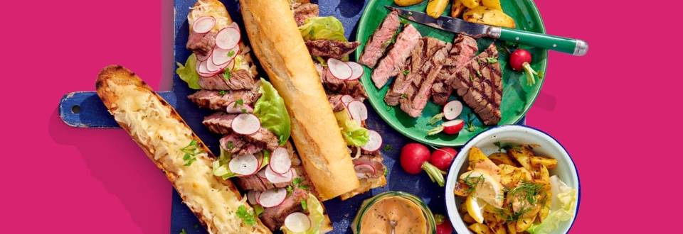 Steak sandwich deluxe met gegratineerde zuurkool, radijsjes en aardappelpartjes