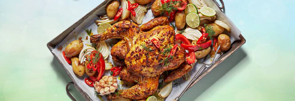 Pasen Pittige hele kip uit de oven met limoen, venkel, krieltjes en gemarineerde chili