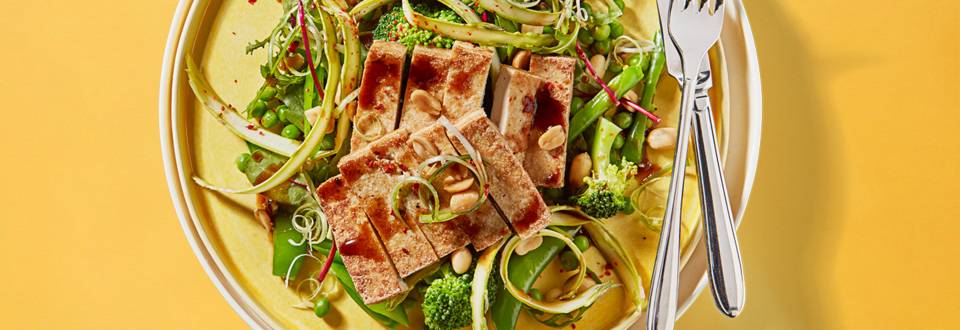 Pasen hoofdgerechten | salade met tofu en groente